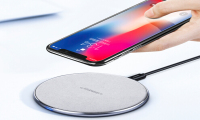 苹果iPhone XS无线充电用绿联等三方配件，无需AirPower