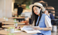 85后女性金融总裁，是“龙艺佳式”努力和拼搏的成就