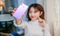 过潮年，焕新机！三星Galaxy A6s堪称年货最佳选择