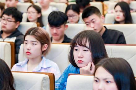 智能人才,引领时代——云学时代公司“第一届创新领袖峰会”圆满落幕