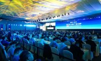 华云数据许广彬与无锡市委书记李小敏在2019雪浪大会共话“新工业梦”