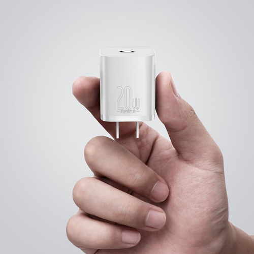 iPhone 12全面取消充电器！l}