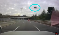 特斯拉回应车辆行驶中天窗脱落 险些砸到后车