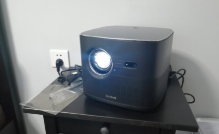  品质旗舰级投影仪，腾讯极光T6携3D大片内置资源够吸睛