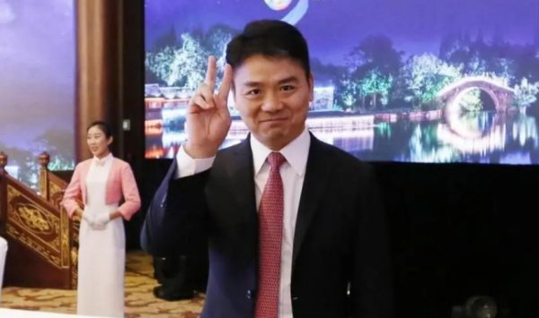 成功不忘回报家乡,回馈社会的刘强东