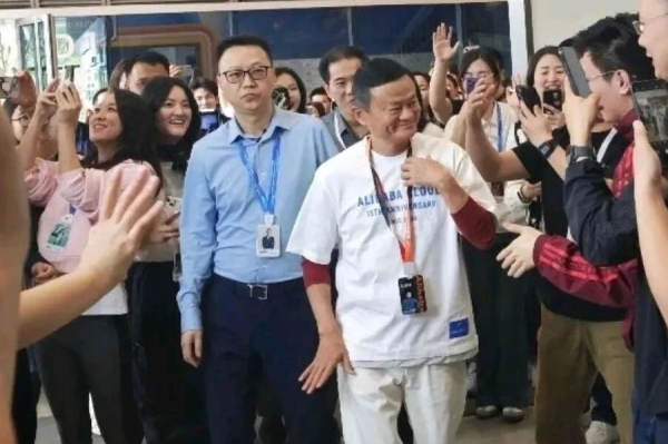 那个坐在马云身边的白衣少年，扛起了阿里云的未来 阿里云 科技大佬 站长故事 第5张