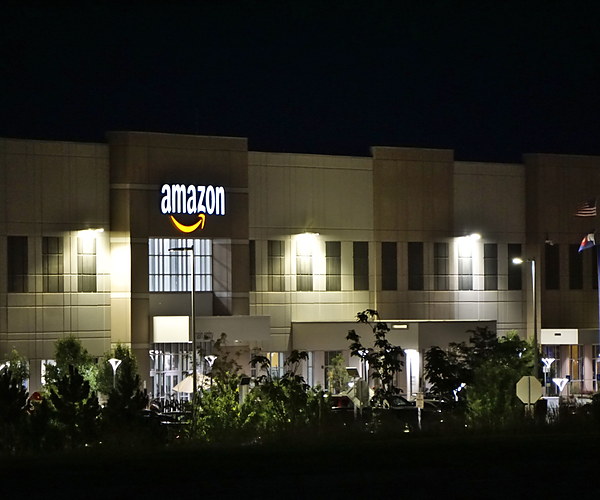没有绩效警告，账号直接被封：亚马逊AI风控回溯核查，200万货款冻结说明了什么